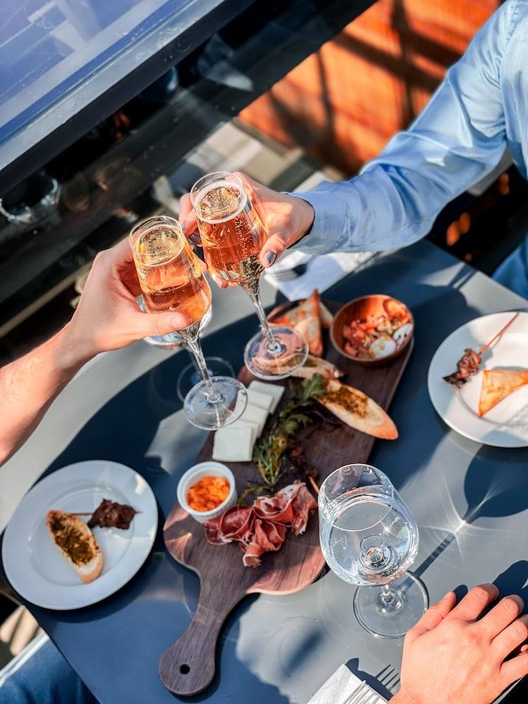 Hotel Magnolia Santiago Exterior foto Prosecco and typical Italian appetizers