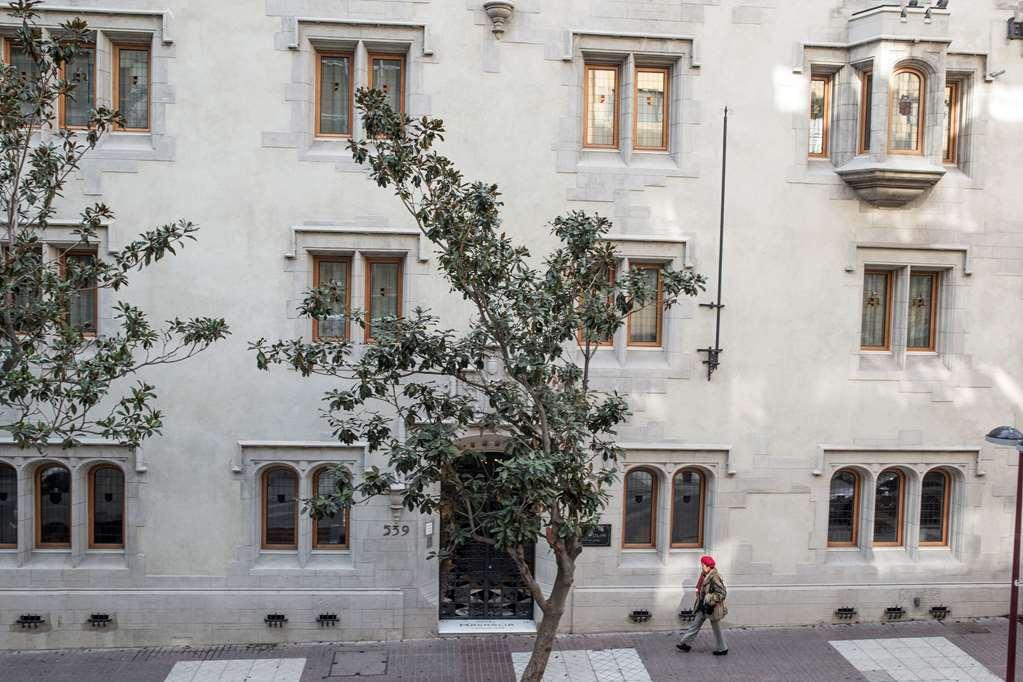 Hotel Magnolia Santiago Exterior foto The house of the Duke of Medinaceli, in Madrid, where the Duke of Medinaceli lived from 1936 to 1972.
